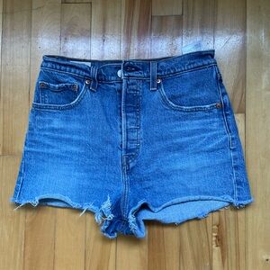 NwOT Levi's ribcage premium Blue Shorts - size 28
